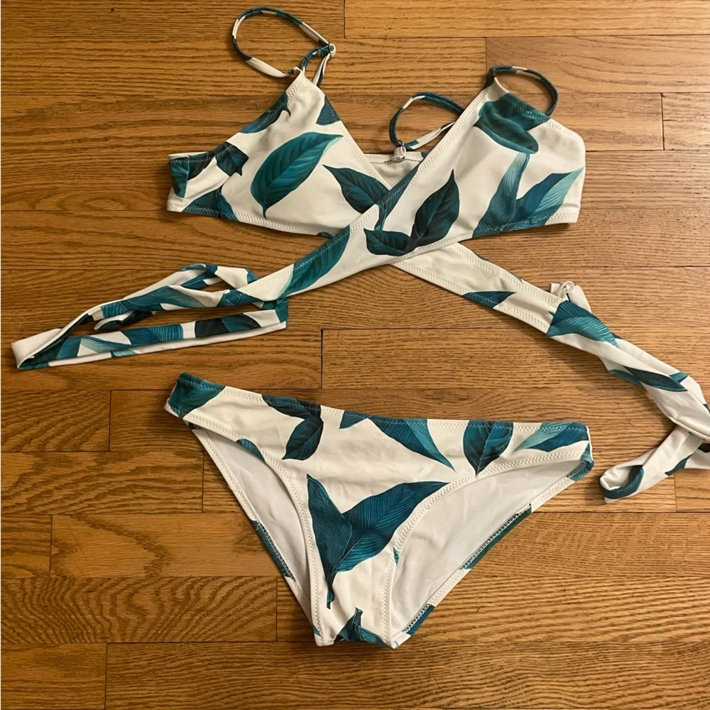 Cupshe White Wrap Bikini With Green Leaves - Picture 3 of 4